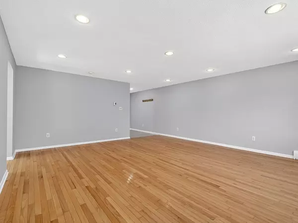 Newton, MA 02462,2323 Washington St #1-6