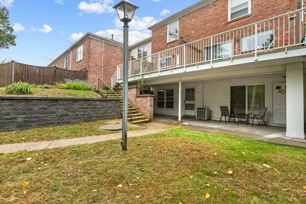 Springfield, MA 01108,80 Williamsburg Dr #80