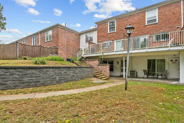 Springfield, MA 01108,80 Williamsburg Dr #80