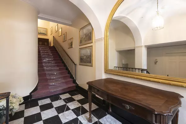 Boston, MA 02116,169 Commonwealth Avenue #3