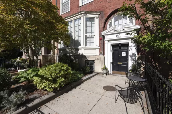 Boston, MA 02116,169 Commonwealth Avenue #3