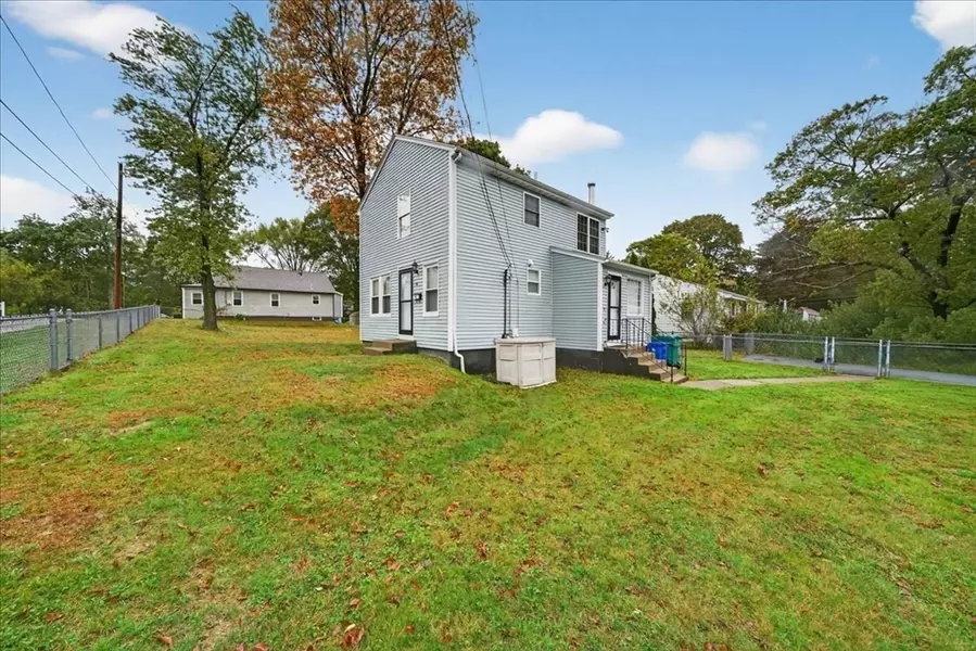 34 Hawthorne St, Attleboro, MA 02703