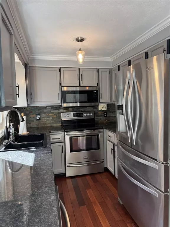 North Kingstown, RI 02852,25 Advent St