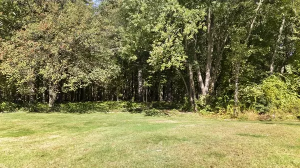 Mendon, MA 01756,23 Uxbridge Rd