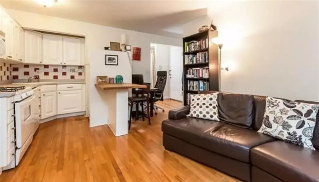 150 Beaconsfield Rd #3, Brookline, MA 02445