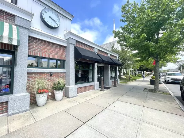 Barnstable, MA 02601,328 Main St