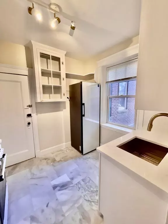 Cambridge, MA 02138,1697-1699 Cambridge St #19