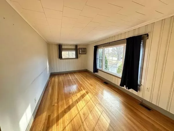 West Brookfield, MA 01585,91 W Main St