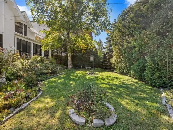 Dedham, MA 02026,92 Old River Place