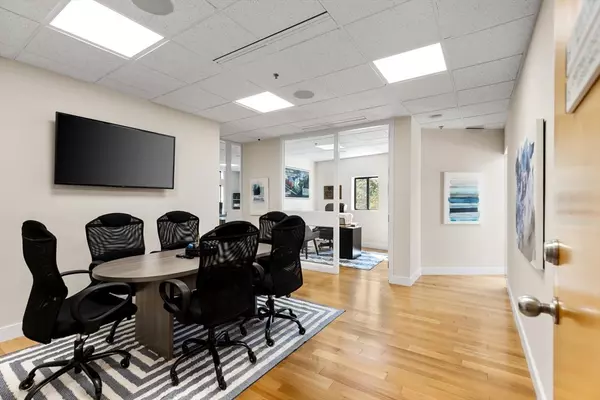 Winchester, MA 01890,63 Shore Road #35