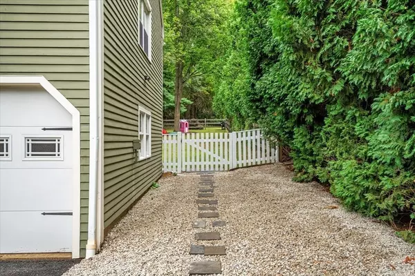 Amesbury, MA 01913,3 Cottage Lane