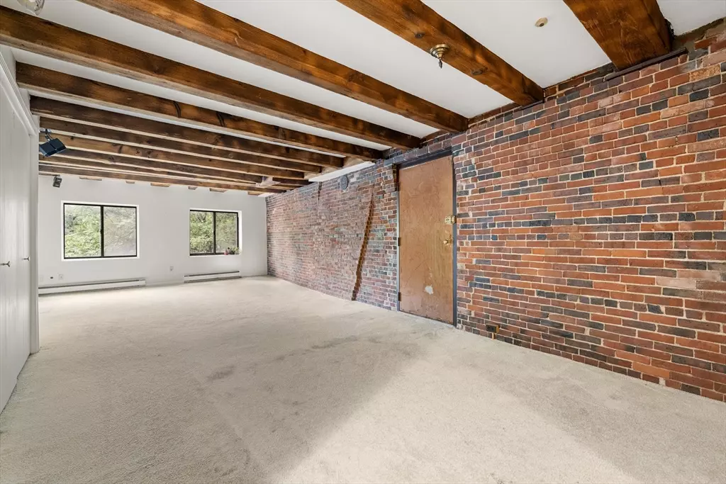 Boston, MA 02109,170 Commercial St #4