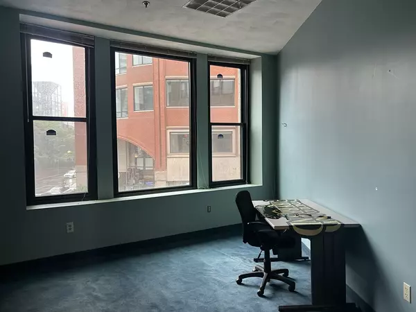 727 Atlantic Ave #2, Boston, MA 02205