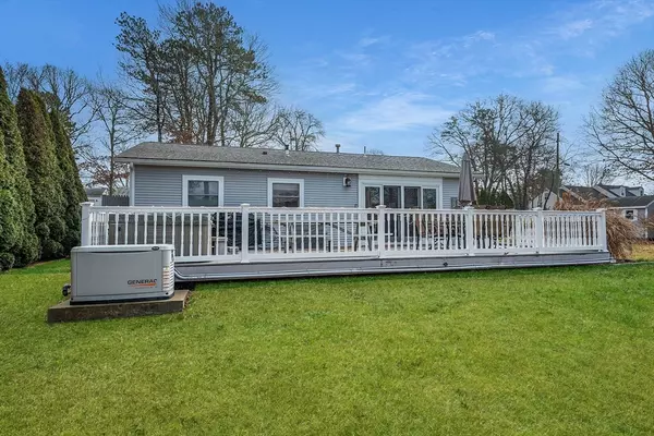 Bourne, MA 02532,17 Maple St