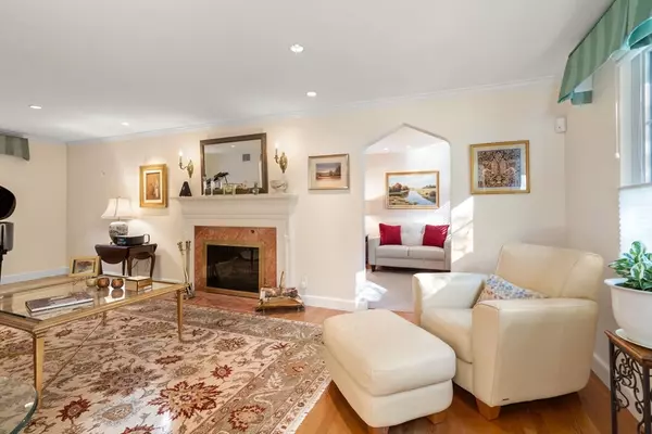 Newton, MA 02459,5 Halcyon Rd