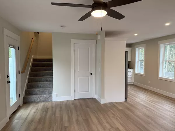 Middleboro, MA 02346,480 Wareham St #16