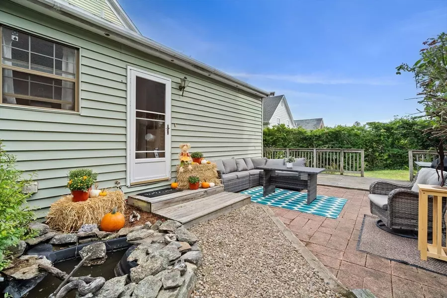 22 Brownville Ave, Ipswich, MA 01938