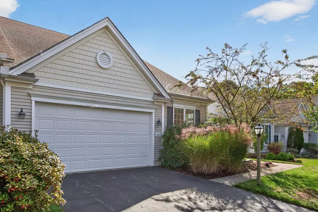 Plymouth, MA 02360,45 White Trellis
