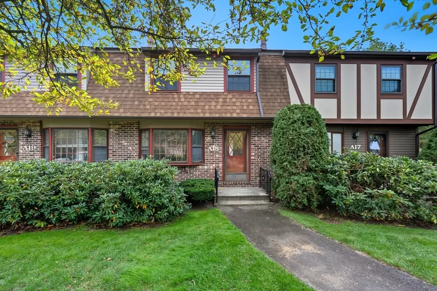 18 Scotty Hollow Dr #A18, Chelmsford, MA 01824