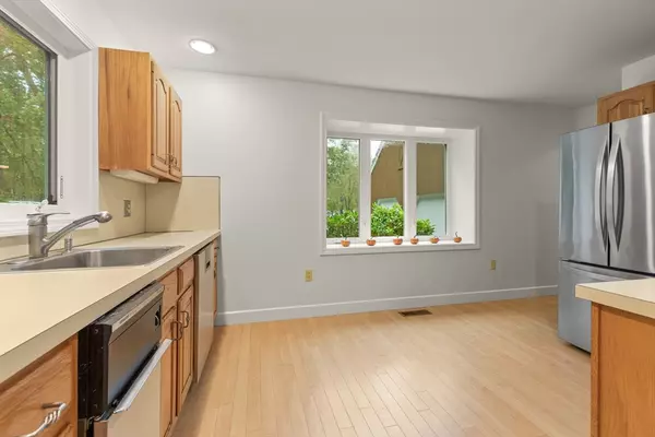 Milton, MA 02186,7 Preacher Road #7