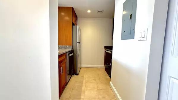 Cambridge, MA 02141,8-12 Museum Way #1407