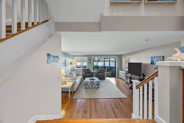 Mashpee, MA 02649,381 Great Oak Rd #9