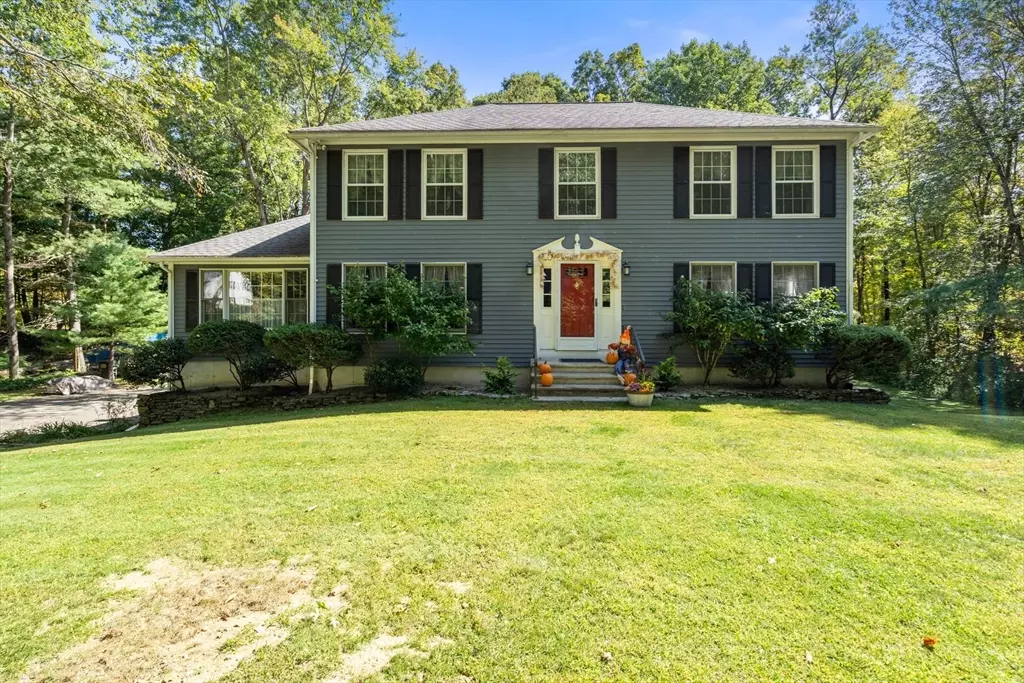 Sturbridge, MA 01566,10 Orchard Rd