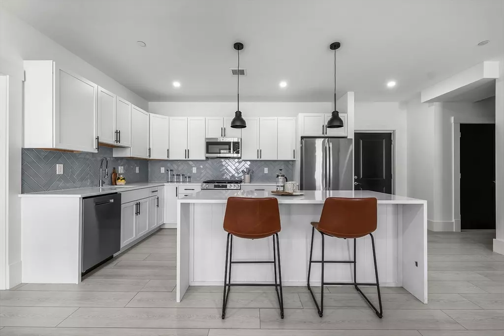 Boston, MA 02124,74 Burt Street #201