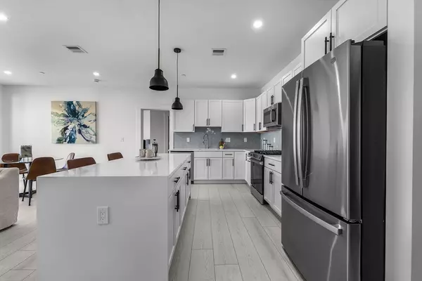 Boston, MA 02124,74 Burt Street #201