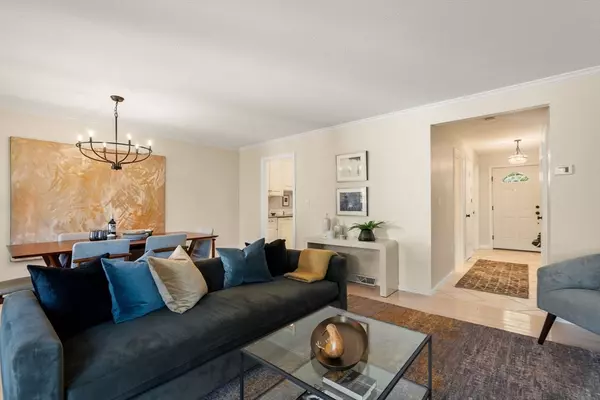 Newton, MA 02466,160 Pine Street #12