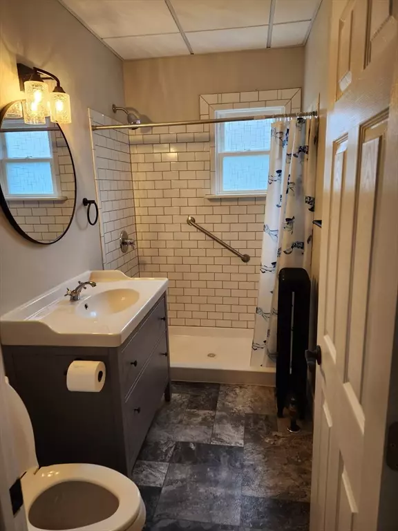 Chicopee, MA 01020,16-18 Victoria Park