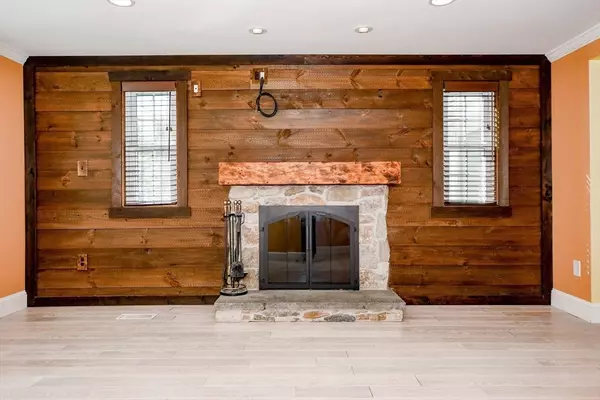 Hanover, MA 02339,1251 Broadway