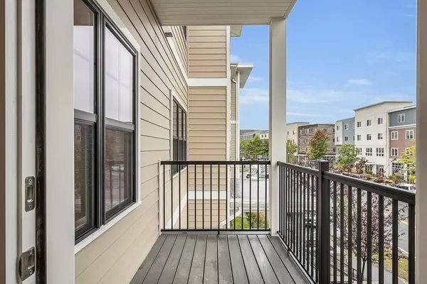 Dover, NH 03820,55 Pointe Place #306