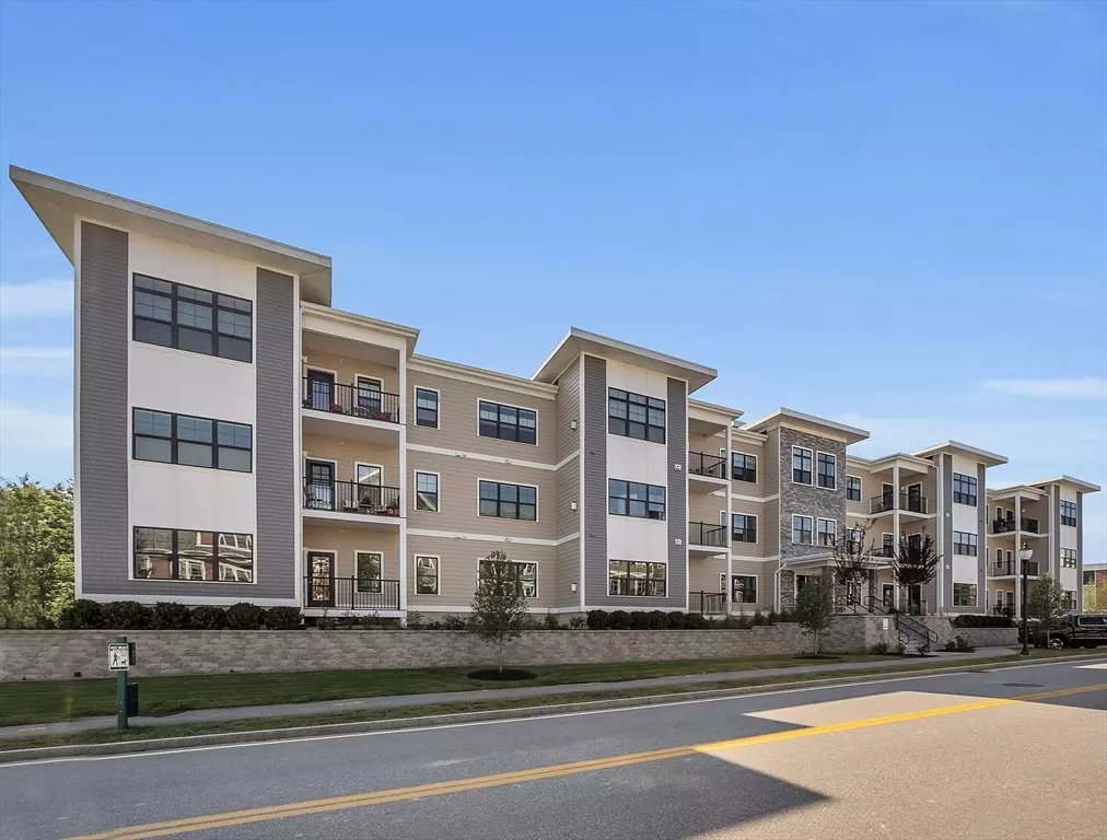 Dover, NH 03820,55 Pointe Place #306