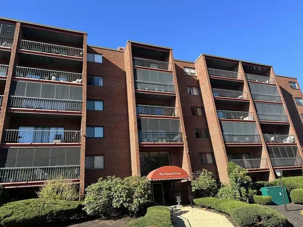 2 Summit Dr. #21, Reading, MA 01867