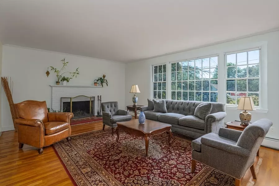 5 Castle Heights Rd, Andover, MA 01810