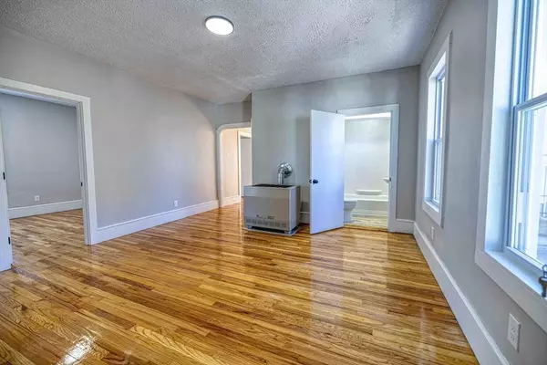 Fall River, MA 02721,66 Lyon St. #2
