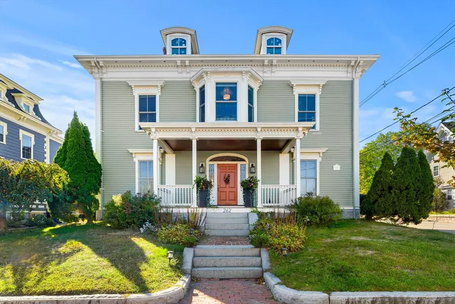 262 Lafayette St #2, Salem, MA 01970
