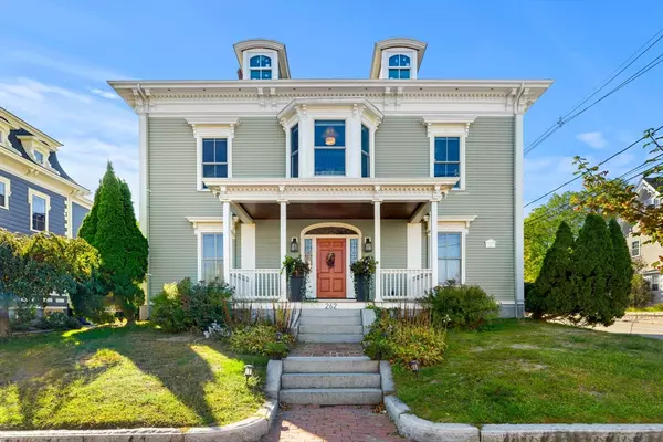 262 Lafayette St #2, Salem, MA 01970