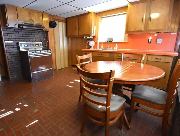 Boston, MA 02128,305R Lexington St