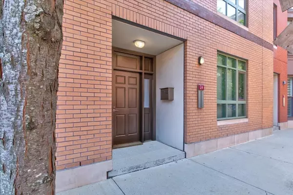 Cambridge, MA 02141,24 Second St. #24