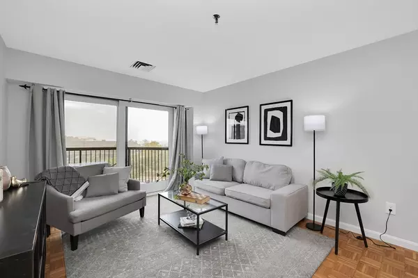 Quincy, MA 02171,133 Commander Shea Blvd #620