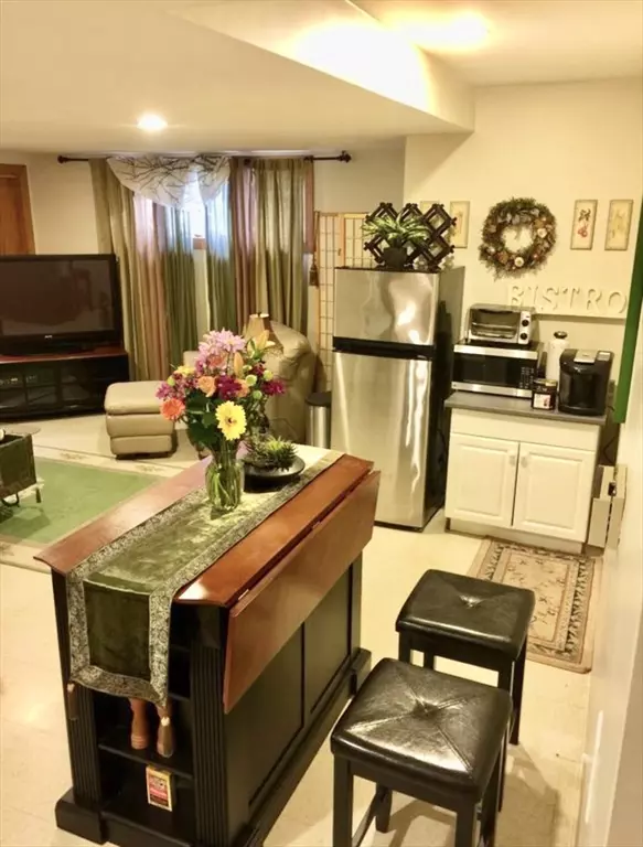 Needham, MA 02494,30 Arnold St #G1