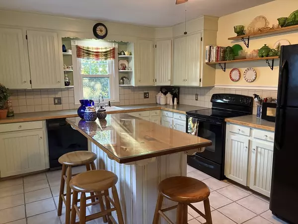 Holyoke, MA 01040,46 Cherry Hill