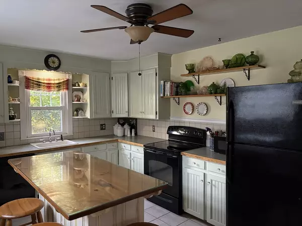 Holyoke, MA 01040,46 Cherry Hill