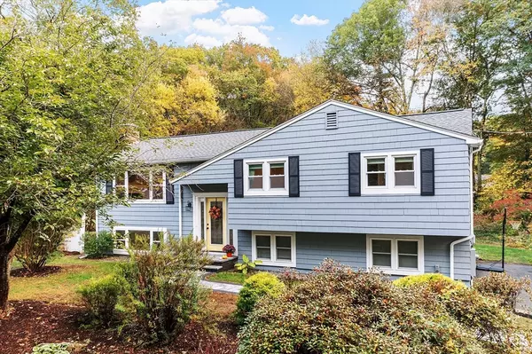 14 Fletcher Rd, Westford, MA 01886
