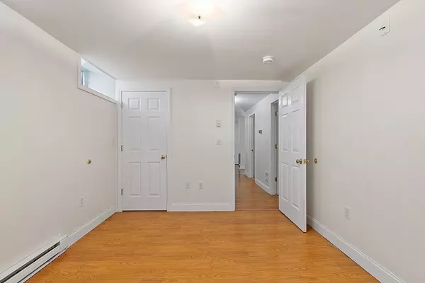 Gloucester, MA 01930,61 Western Avenue #1