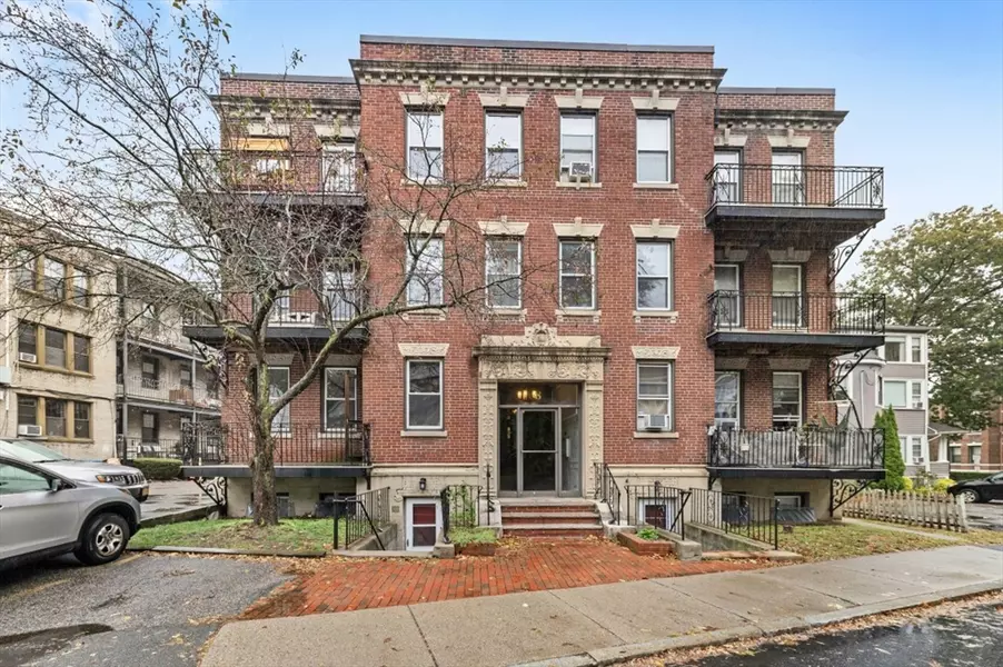 8 Kinross Rd #2, Boston, MA 02135