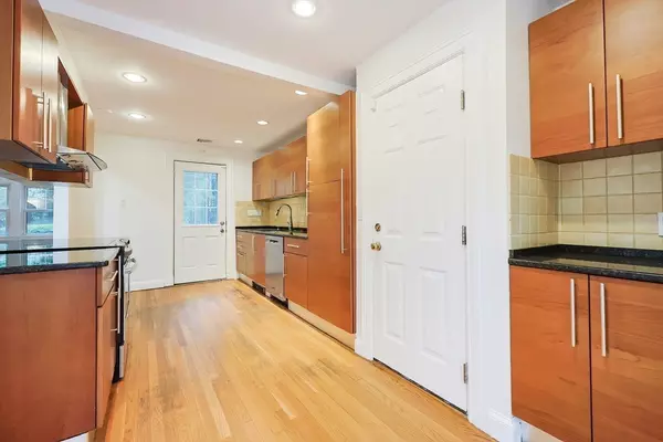 Wayland, MA 01778,10 Hayward Rd