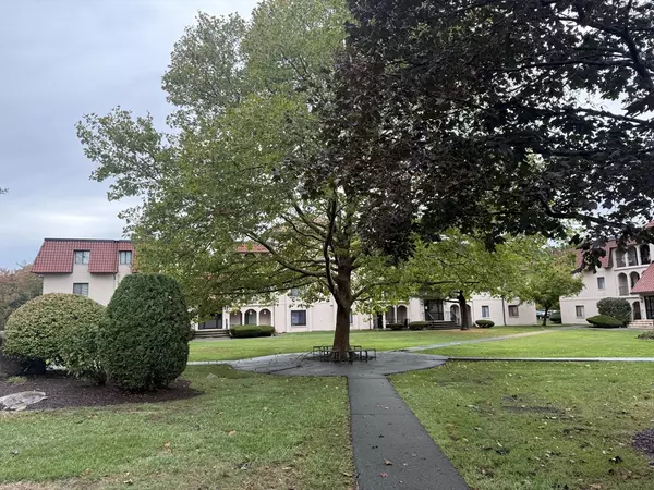 Brockton, MA 02301,685 Oak St #2-5